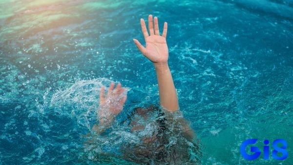 Hình ảnh một người chìm trong nước với những bọt khí xung quanh, biểu tượng hóa cho sự áp lực và căng thẳng